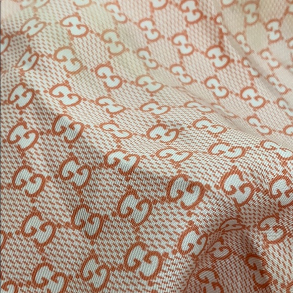 Gucci silk scarf 🧣 - Picture 3 of 11